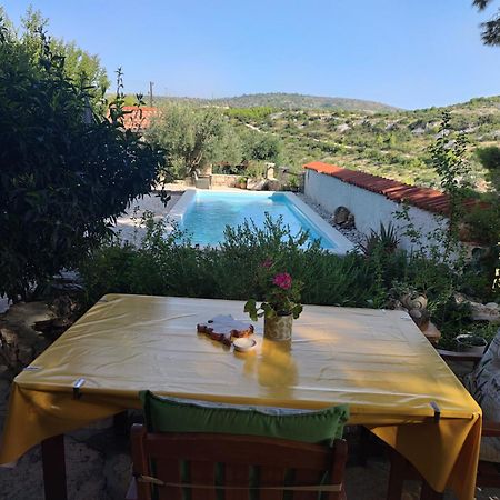 Vacation House Milka Milna  Ngoại thất bức ảnh
